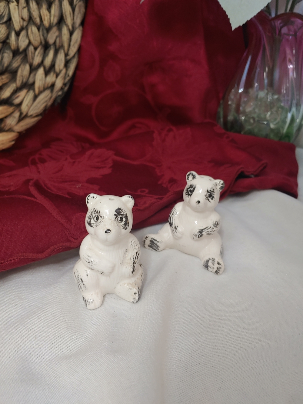 Vintage-Style Hand-painted White Ceramic Bear Salt And Pepper Shaker. - Set of 2